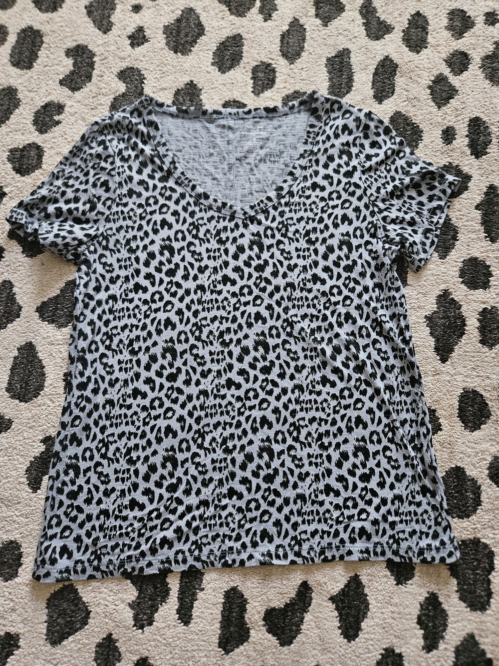 Banana Republic Black and Gray Leopard V-Neck Tee